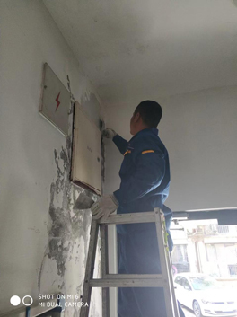 房間墻壁滲水發(fā)霉潮濕怎么處理？